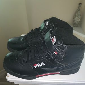 Black Fila Sneakers; 7.5 Men’s, 9.5 Women’s